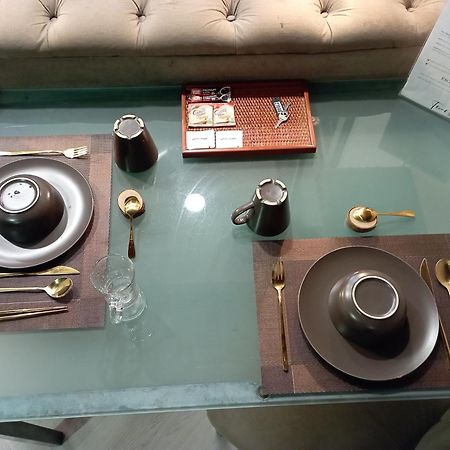 The Staycation - Serviced Rooms マニラ市 エクステリア 写真