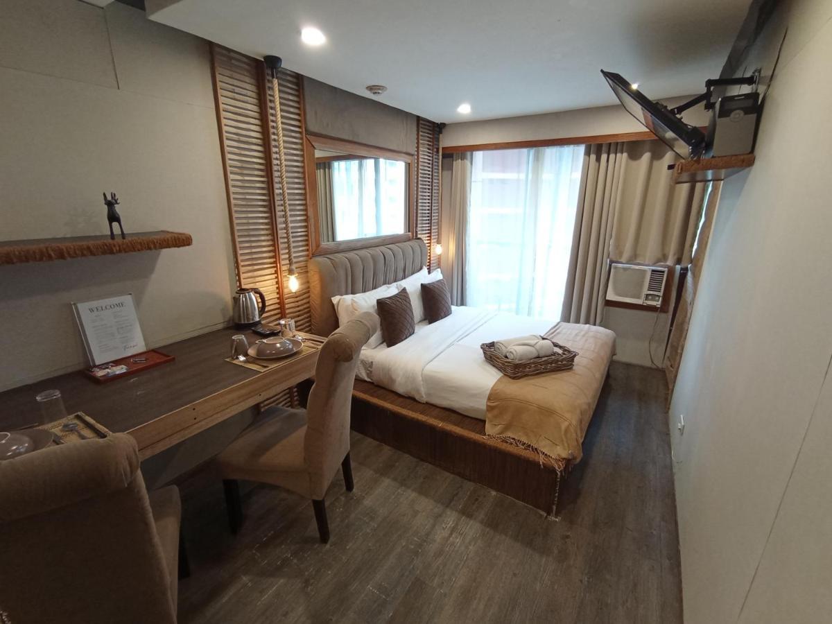 The Staycation - Serviced Rooms マニラ市 エクステリア 写真