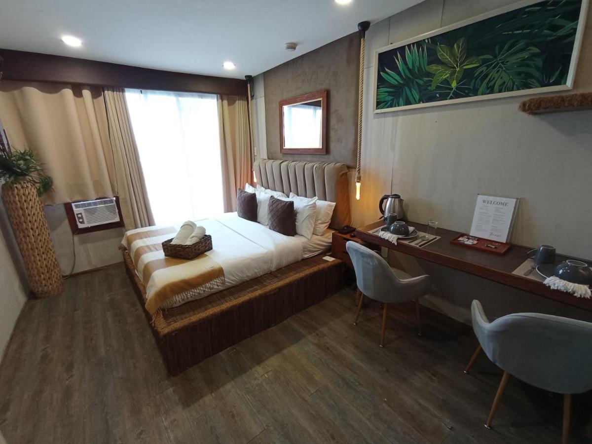 The Staycation - Serviced Rooms マニラ市 エクステリア 写真