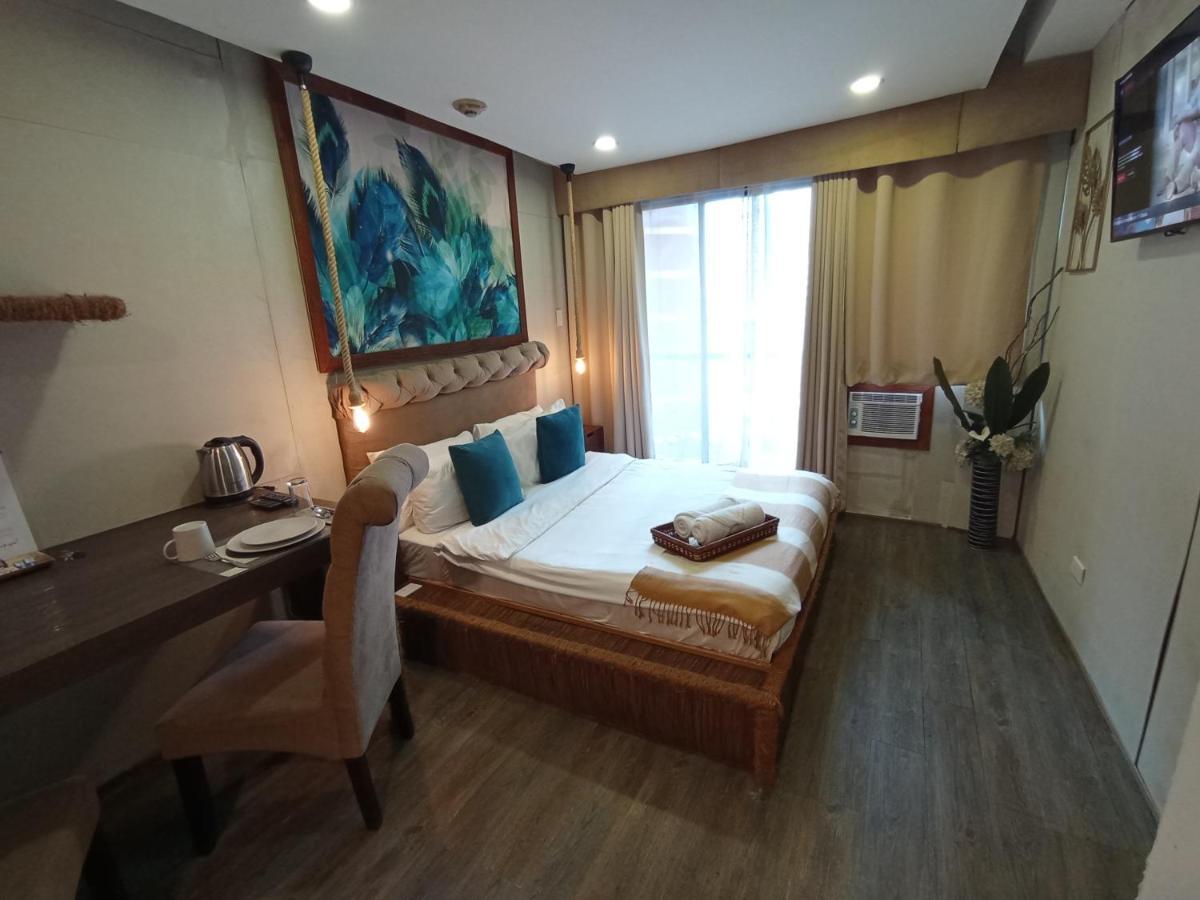 The Staycation - Serviced Rooms マニラ市 エクステリア 写真