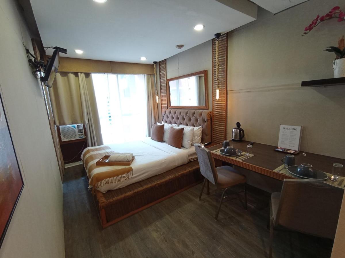 The Staycation - Serviced Rooms マニラ市 エクステリア 写真
