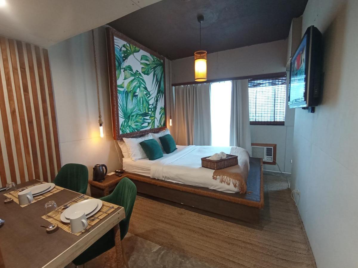 The Staycation - Serviced Rooms マニラ市 エクステリア 写真