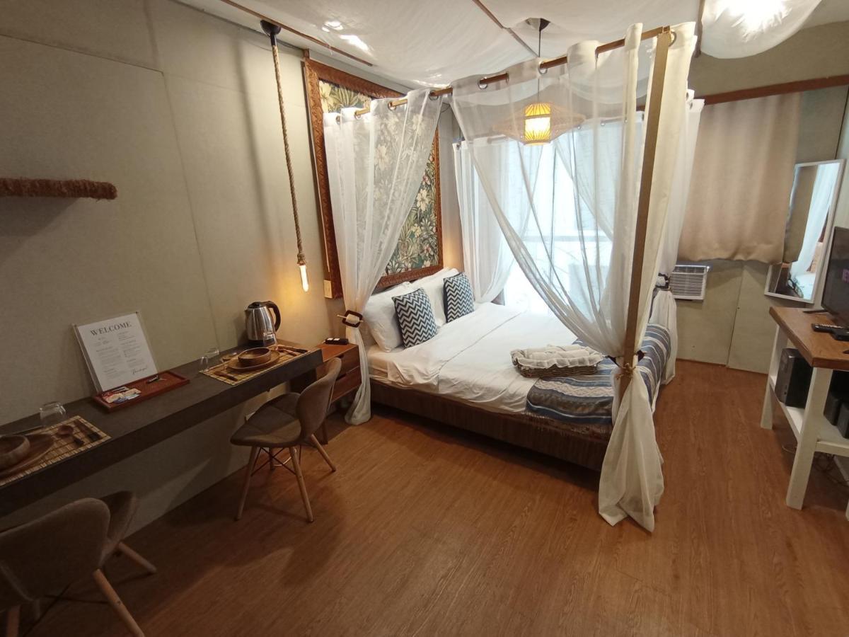 The Staycation - Serviced Rooms マニラ市 エクステリア 写真