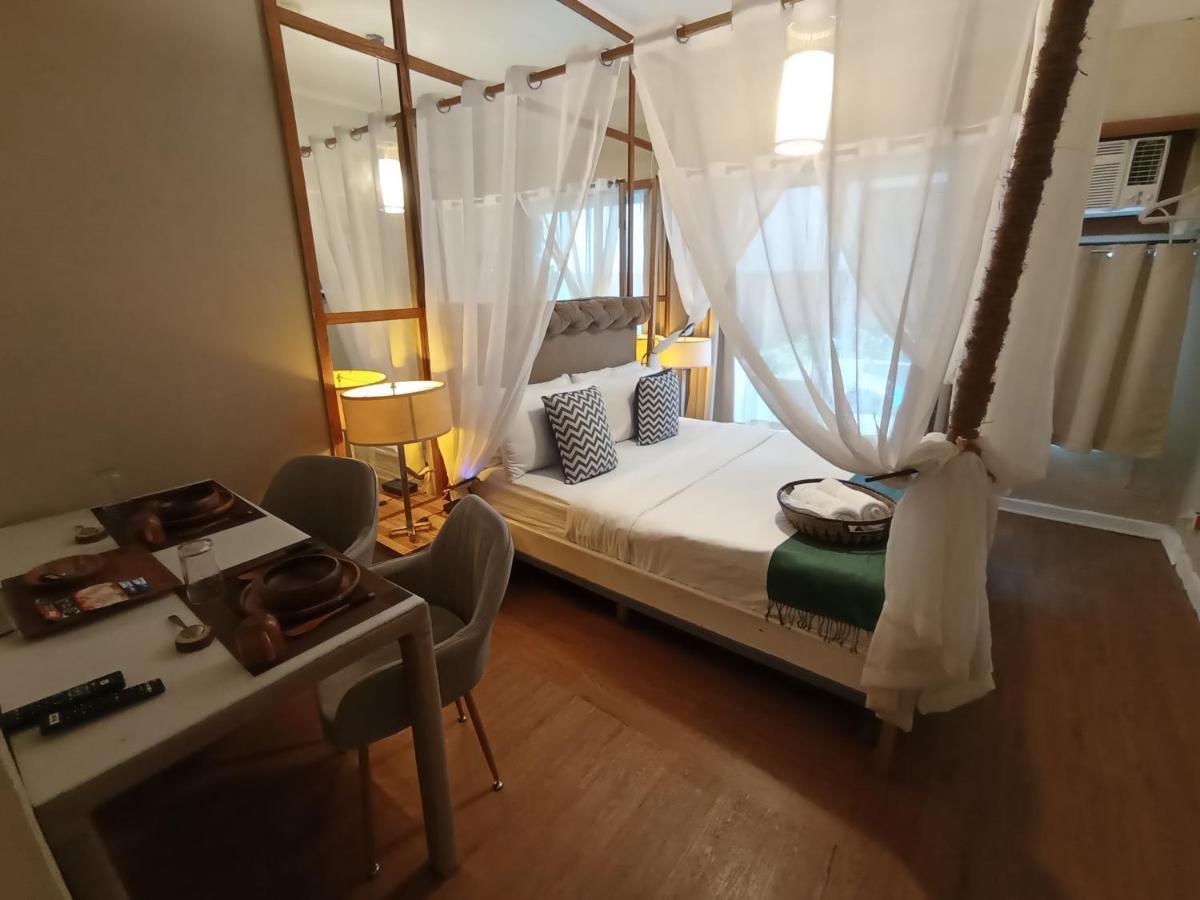 The Staycation - Serviced Rooms マニラ市 エクステリア 写真