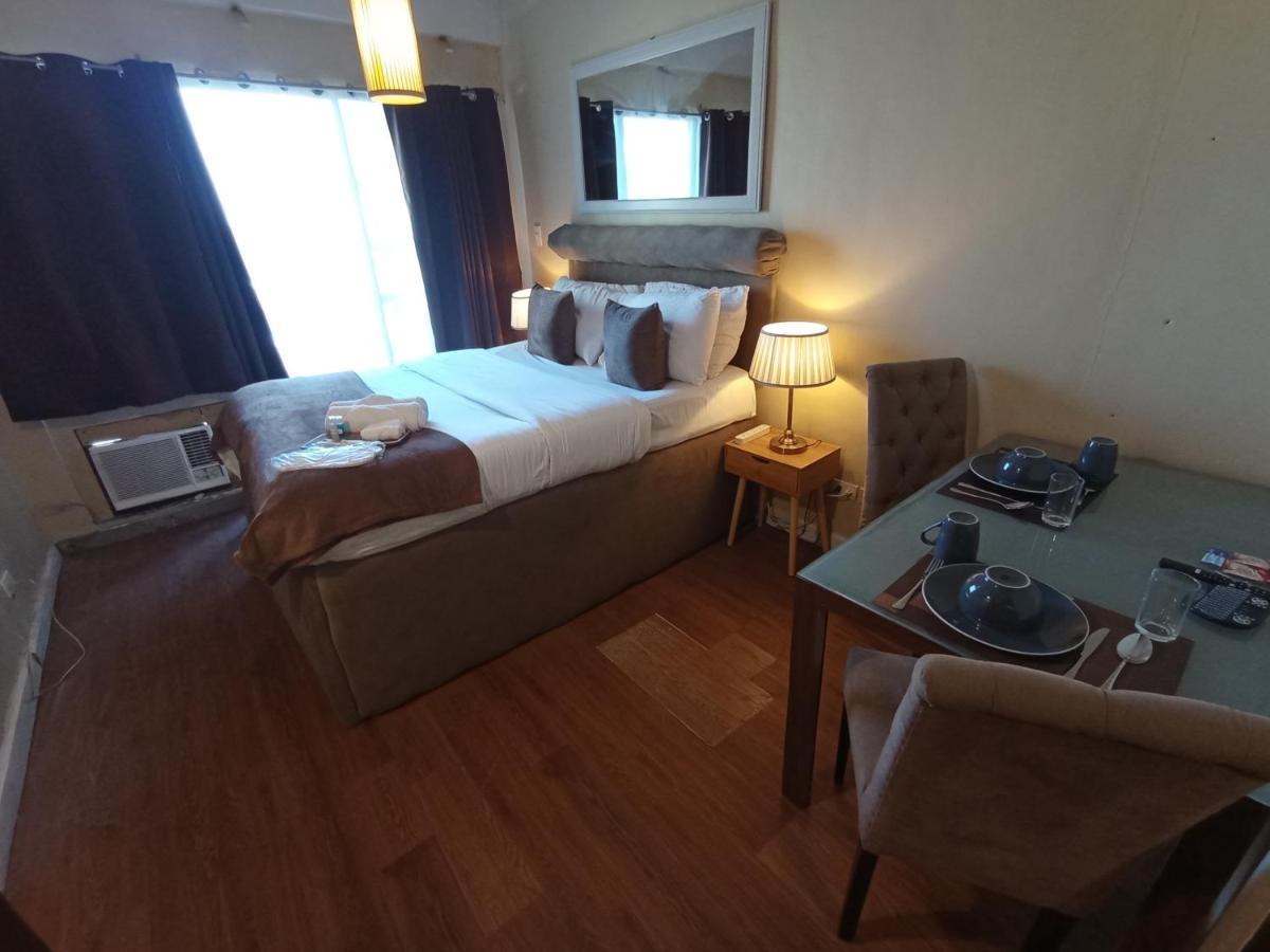 The Staycation - Serviced Rooms マニラ市 エクステリア 写真