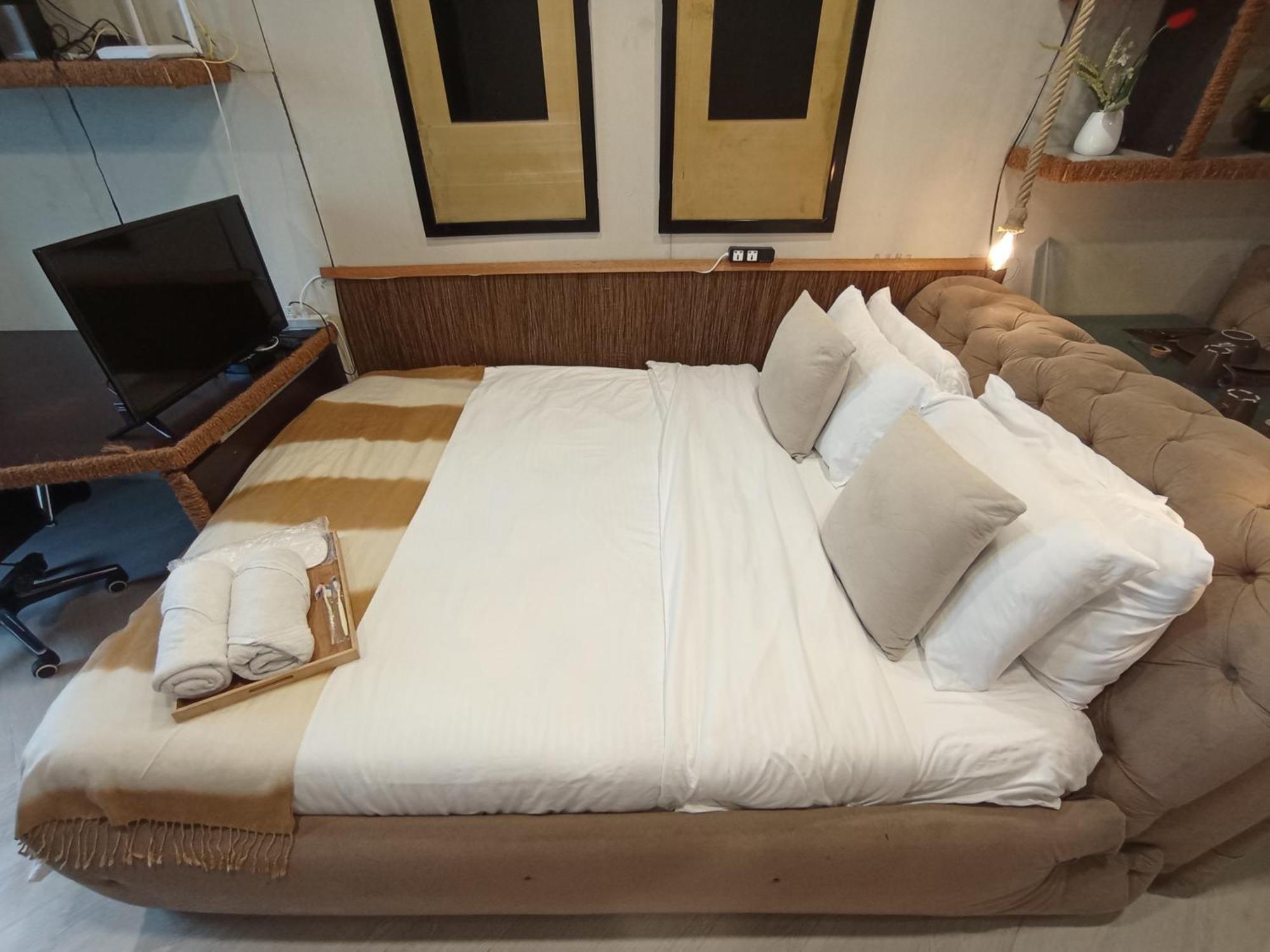 The Staycation - Serviced Rooms マニラ市 エクステリア 写真